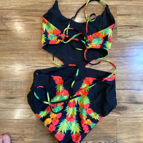 Mara Hoffman one piece cut out swimsuit. New without tags. Size medium - Picture 3 of 4
